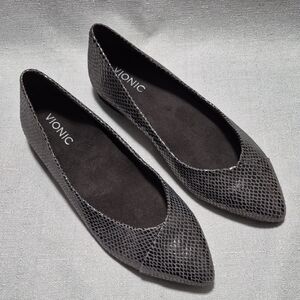 Vionic Caballo Black and Silver Metallic Chic Snakeskin Pattern Flats Size 9